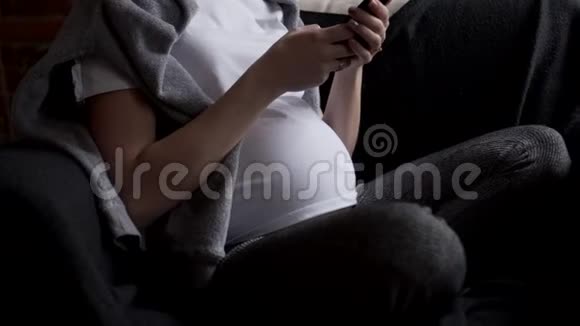 孕妇手机短信视频的预览图