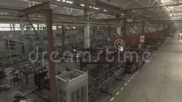 工业植物工程无人机拍摄的视频焊接的跨度视频的预览图