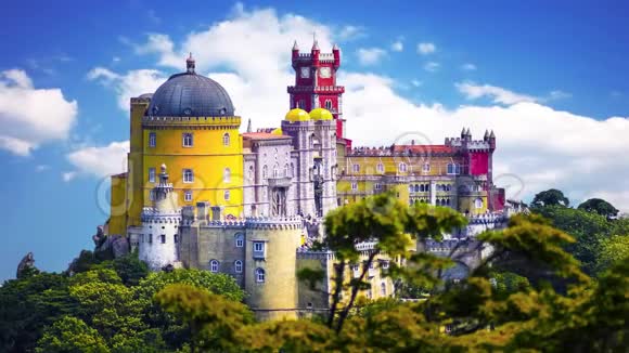 葡萄牙辛特拉市美丽的佩纳城堡视频的预览图