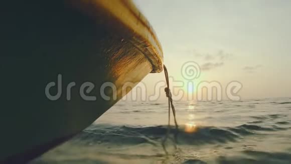 公海上的小船视频的预览图