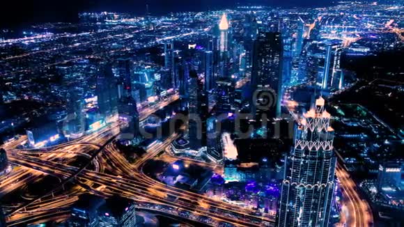 令人惊叹的夜晚迪拜市中心天际线五彩缤纷的日落拥有世界最高摩天大楼的商业区全景视频的预览图