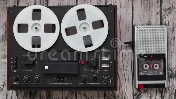 老音频播放器技术进步理念复古录音机视频的预览图