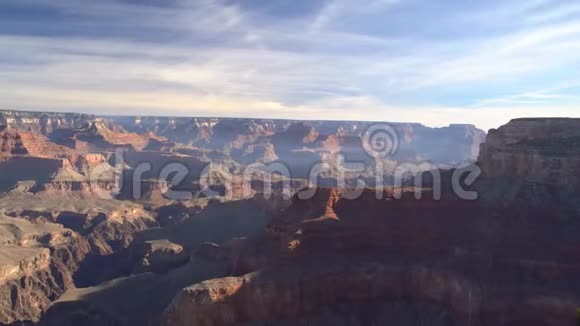 从南缘利潘点俯瞰美丽的大峡谷国家公园视频的预览图