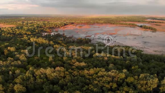 春乡空中景观漫流陆河洪水空中全景乌克兰边界德涅斯特河畔的迪尼斯特视频的预览图