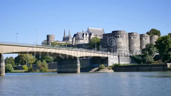 法国安格斯的桥和城堡视频的预览图