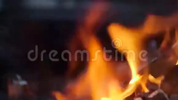 燃烧的煤视频的预览图