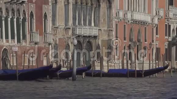 威尼斯大运河与古德拉斯和历史建筑视频的预览图