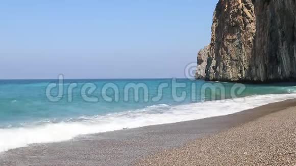 土耳其地中海安塔利亚海滩海浪视频的预览图