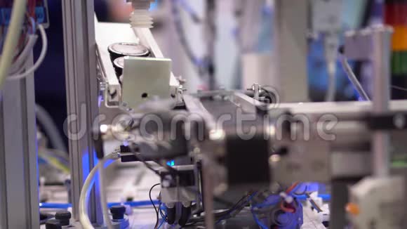 机器人生产流水线博览会中心视频的预览图