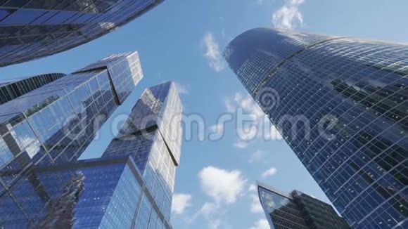 晴天的莫斯科城市摩天大楼视频的预览图