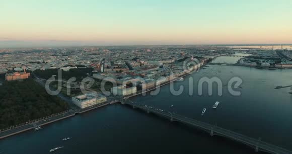 从鸟瞰圣彼得堡视频的预览图
