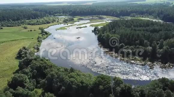 飞越Chernitsa河的洪水视频的预览图