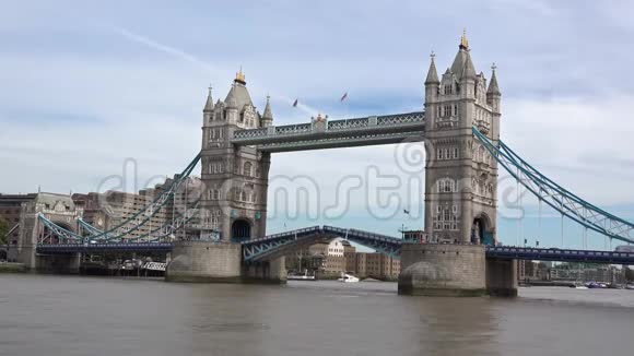 伦敦塔桥开放时间视频的预览图