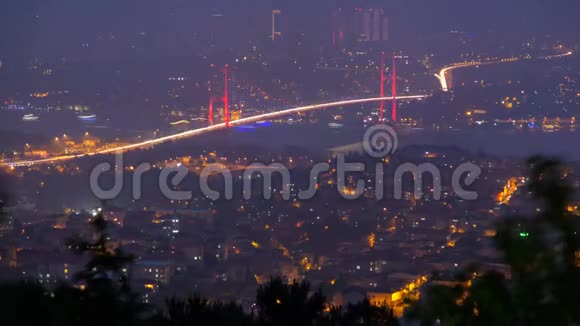 伊斯坦堡城市距卡姆利卡山博斯普鲁斯大桥的时间推移视频的预览图