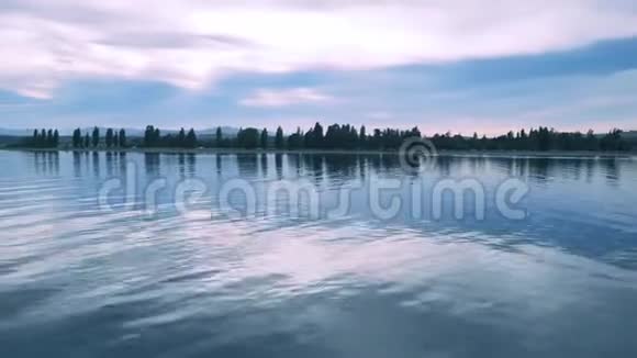 新西兰TeAnau湖视频的预览图