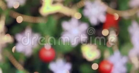 装饰圣诞树从大到小视频的预览图