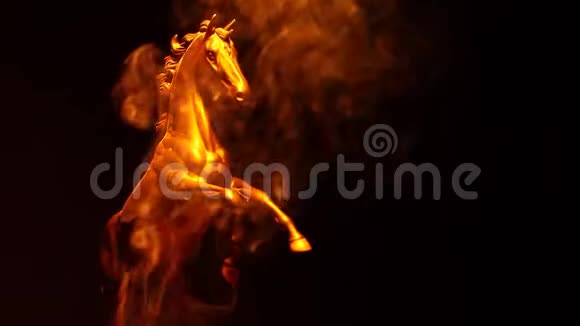 黑马图烟雾暗背景高清画面视频的预览图