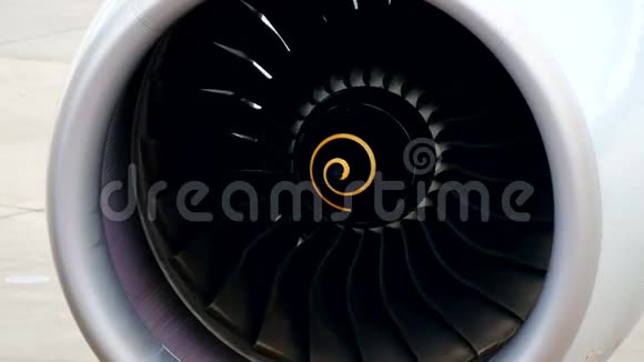 飞机发动机涡轮关闭视频的预览图