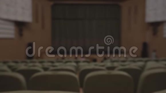 波什维剧院的舞台在那里演出背景模糊视频的预览图