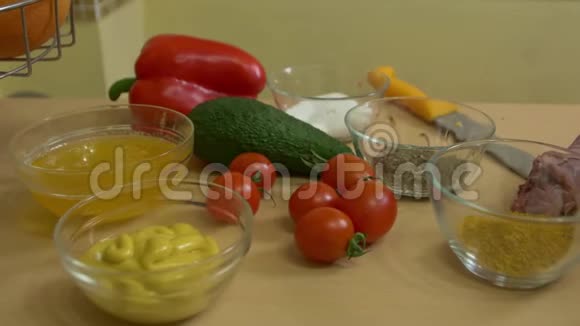 一种食品蔬菜和香料视频的预览图