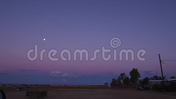 月亮天空和云彩的镜头视频的预览图