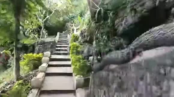 老挝普西山楼梯视频的预览图