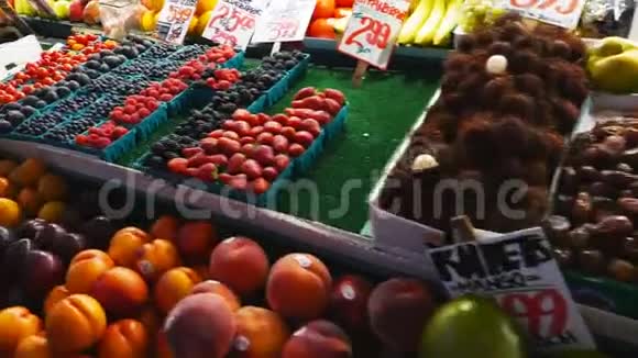 西雅图派克市场的万向节水果视频的预览图