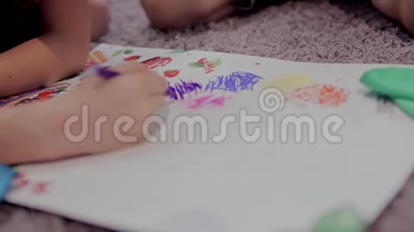 孩子们画一张卡片视频的预览图
