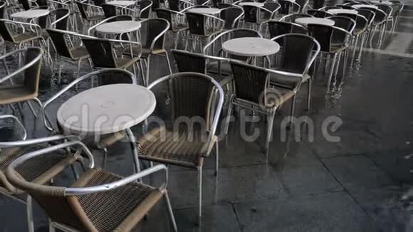 泛滥的餐厅桌椅意大利威尼斯视频的预览图