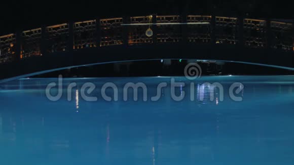 夜晚的空池景视频的预览图