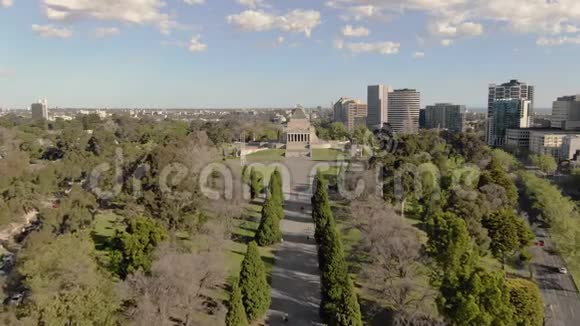 白天在墨尔本举行纪念神宫空中飞行缓慢缓慢地走向主题视频的预览图