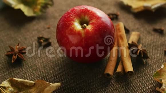 成熟的苹果和芳香香料视频的预览图