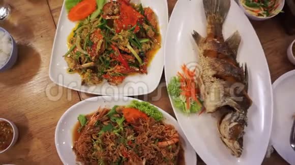 在这里可以看到泰国海鲜鱼蟹和大虾视频的预览图