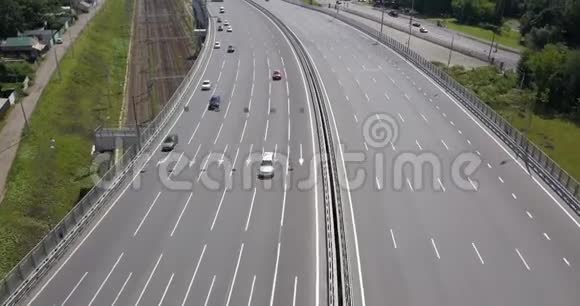 高速公路的飞机视图视频的预览图