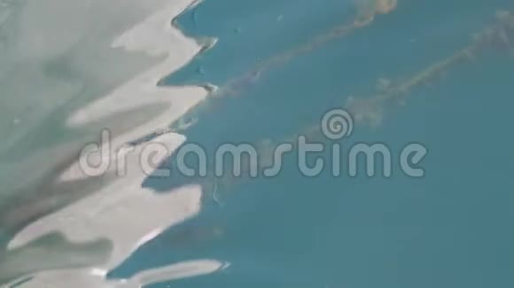 水在背景中移动视频的预览图
