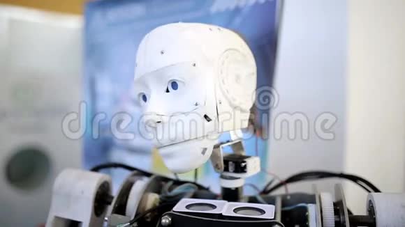 机器人头部在动作视频的预览图
