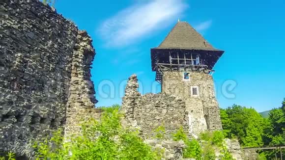 乌克兰乌日霍罗德附近的半封闭城堡纳威茨克城堡视频的预览图