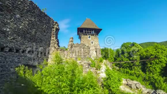 乌克兰乌日霍罗德附近的半封闭城堡纳威茨克城堡视频的预览图