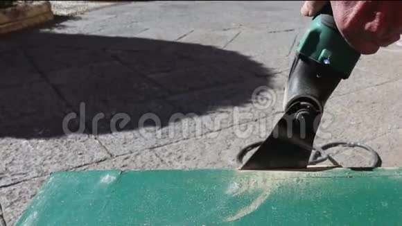 磨床的实时镜头木工用磨床切割木材视频的预览图