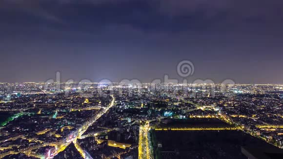 夜晚的城市天际线巴黎法国采取的措施视频的预览图