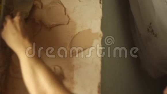 在墙上贴石膏建筑墙面饰面公寓装修用腻子封闭墙面视频的预览图