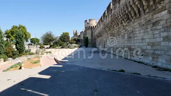 法国阿维尼翁的城墙视频的预览图