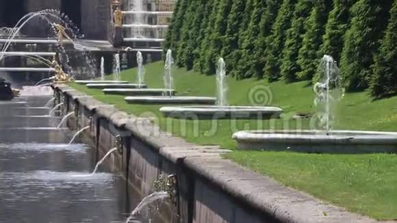 彼得霍夫山参孙瀑布彼得霍夫最重要的喷泉俄罗斯喷泉公园套曲黄金雕像俄罗斯S视频的预览图