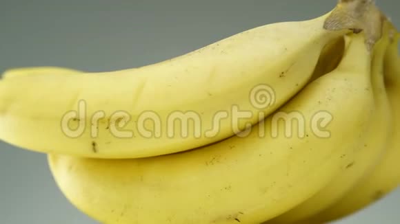 香蕉水果特写视频的预览图