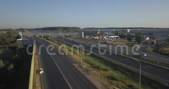多莫杰多沃机场附近的城际公路乡镇航空公司视频的预览图