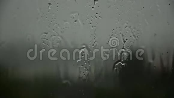 雨窗希望窗前的人悲伤视频的预览图