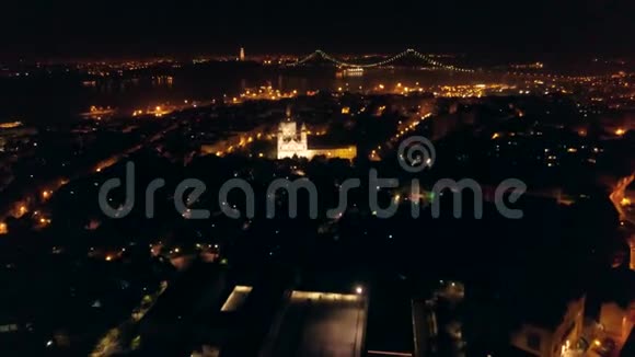 里斯本城市夜景的鸟瞰图视频的预览图