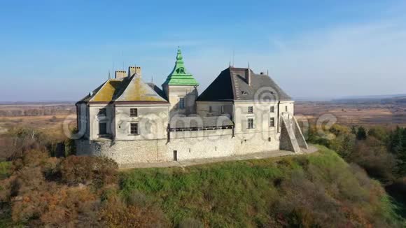 乌克兰奥列斯科闹鬼城堡的空中景色视频的预览图