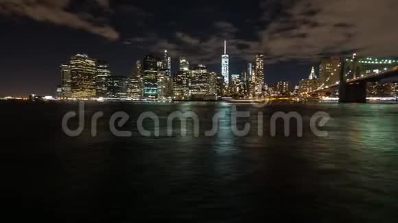 纽约曼汉顿海滨的夜晚时光流逝视频的预览图