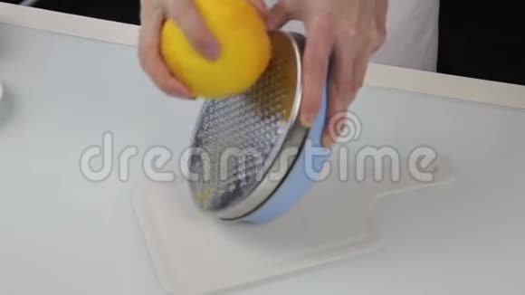 糖果切割橘皮柑橘泽斯特光栅剥皮橘皮视频的预览图